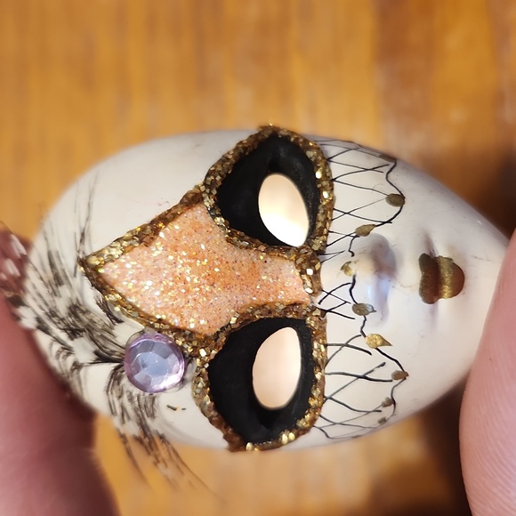 Masquerade Mask Pin - Picture 2 of 4